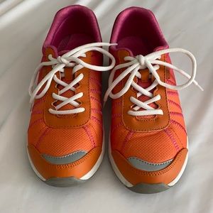 Vinonic walking/running shoe